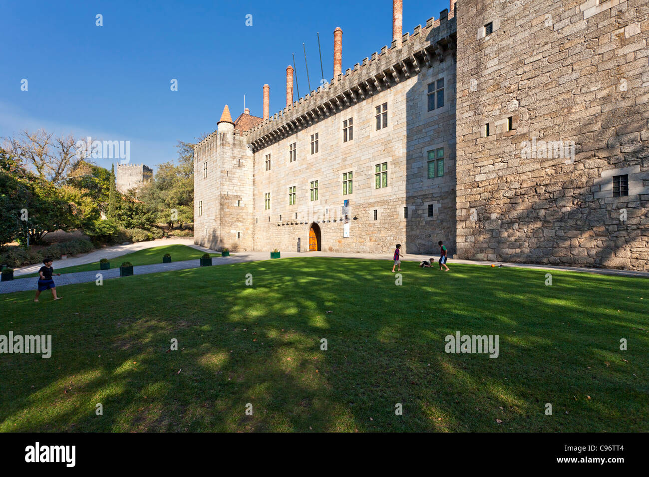 Palazzo del Duques di Bragança, un palazzo medioevale e museo di Guimaraes, Portogallo. Foto Stock