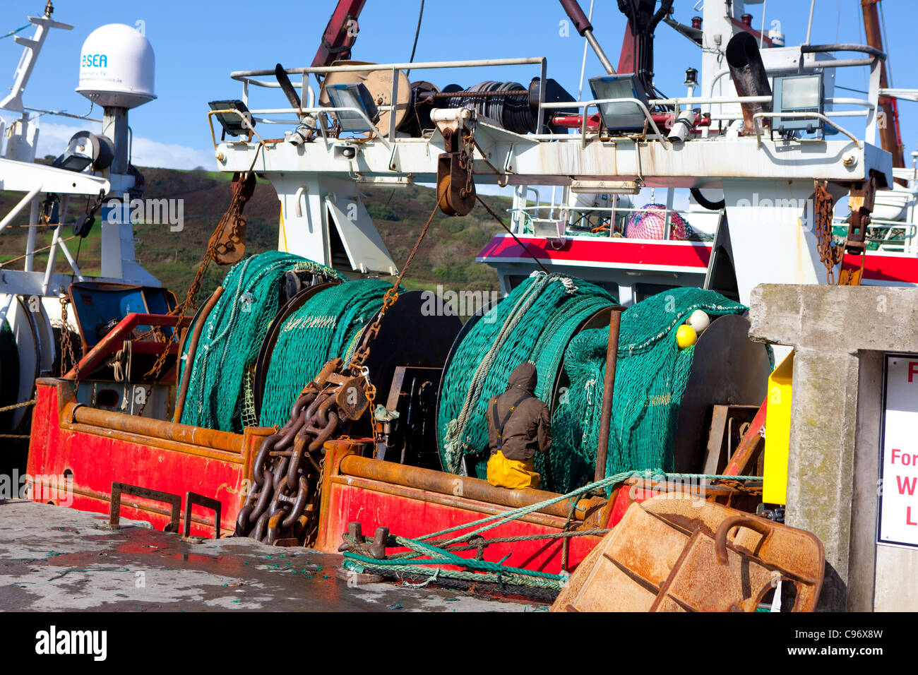 Barche da pesca nel villaggio Unione Hall, West Cork, Irlanda. Unione Hall è sinonimo di pesce fresco. Foto Stock