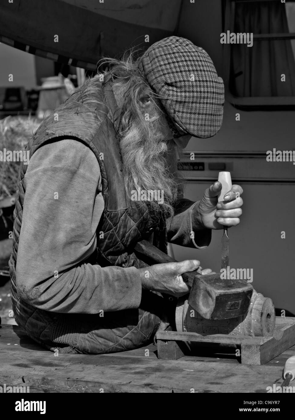 Robert Adams, Essex Wheelwright dimostrando un artigianato tradizionale Foto Stock