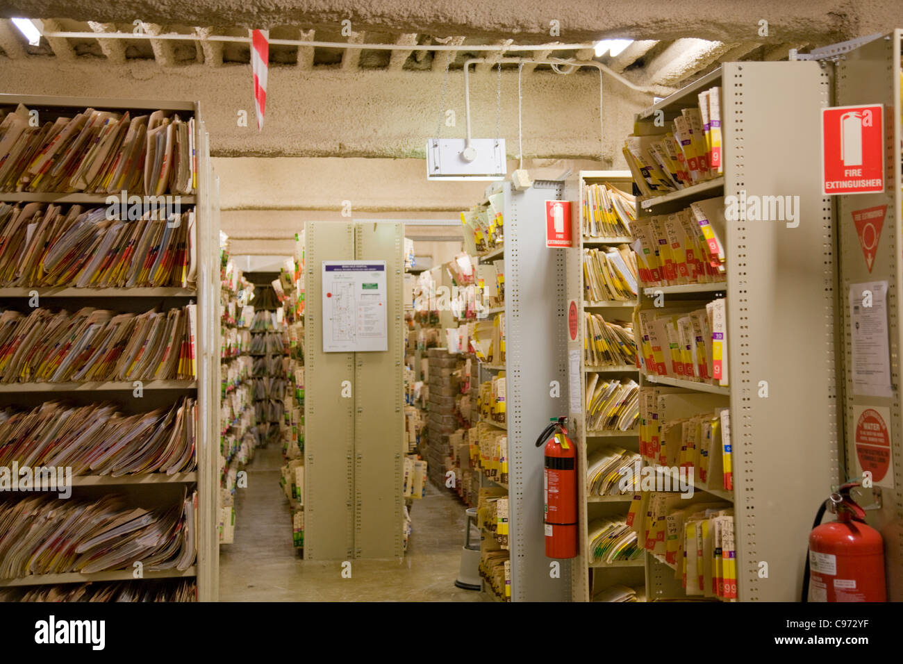 Cartelle cliniche dei pazienti archiviate negli archivi dell'ospedale, Sydney, NSW, Australia Foto Stock