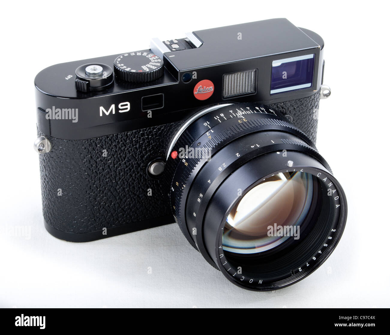 LEICA M9 Telemetro digitale il corpo della fotocamera con Noctilux f1 50mm  veloce lente Foto stock - Alamy