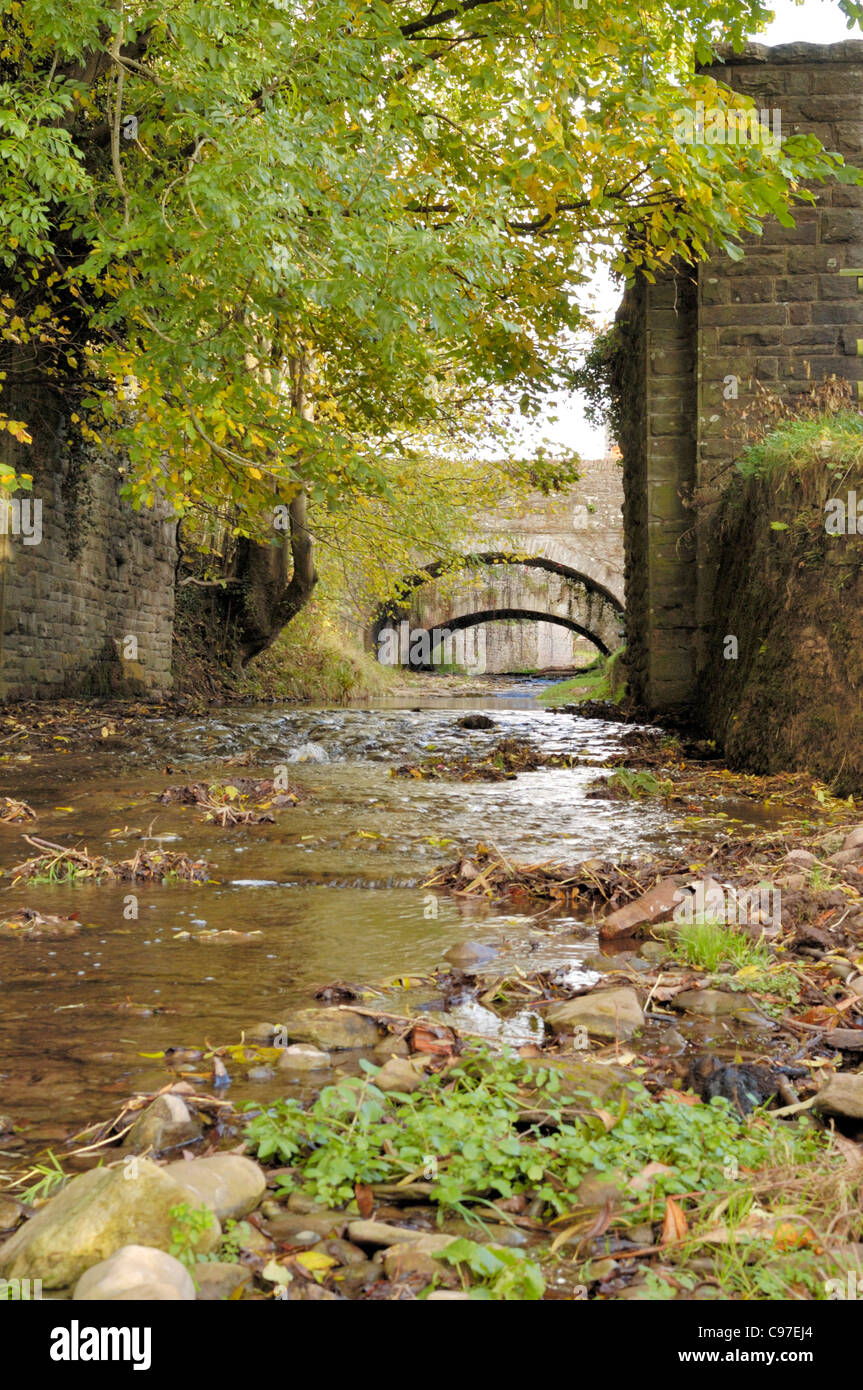 Ponti sul torrente Dulas, il confine tra Inghilterra e Galles. Foto Stock