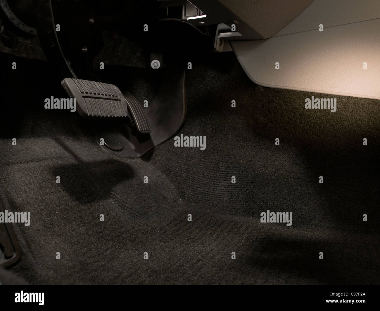 Il pedale del freno all'interno dell'auto interno Foto Stock