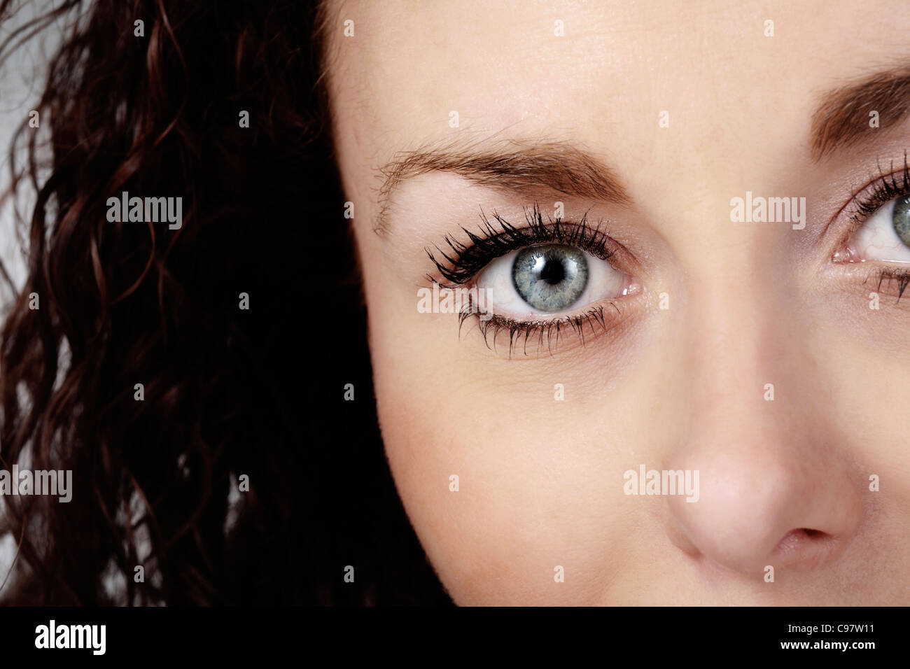 Close up dei womans eye shot in studio Foto Stock