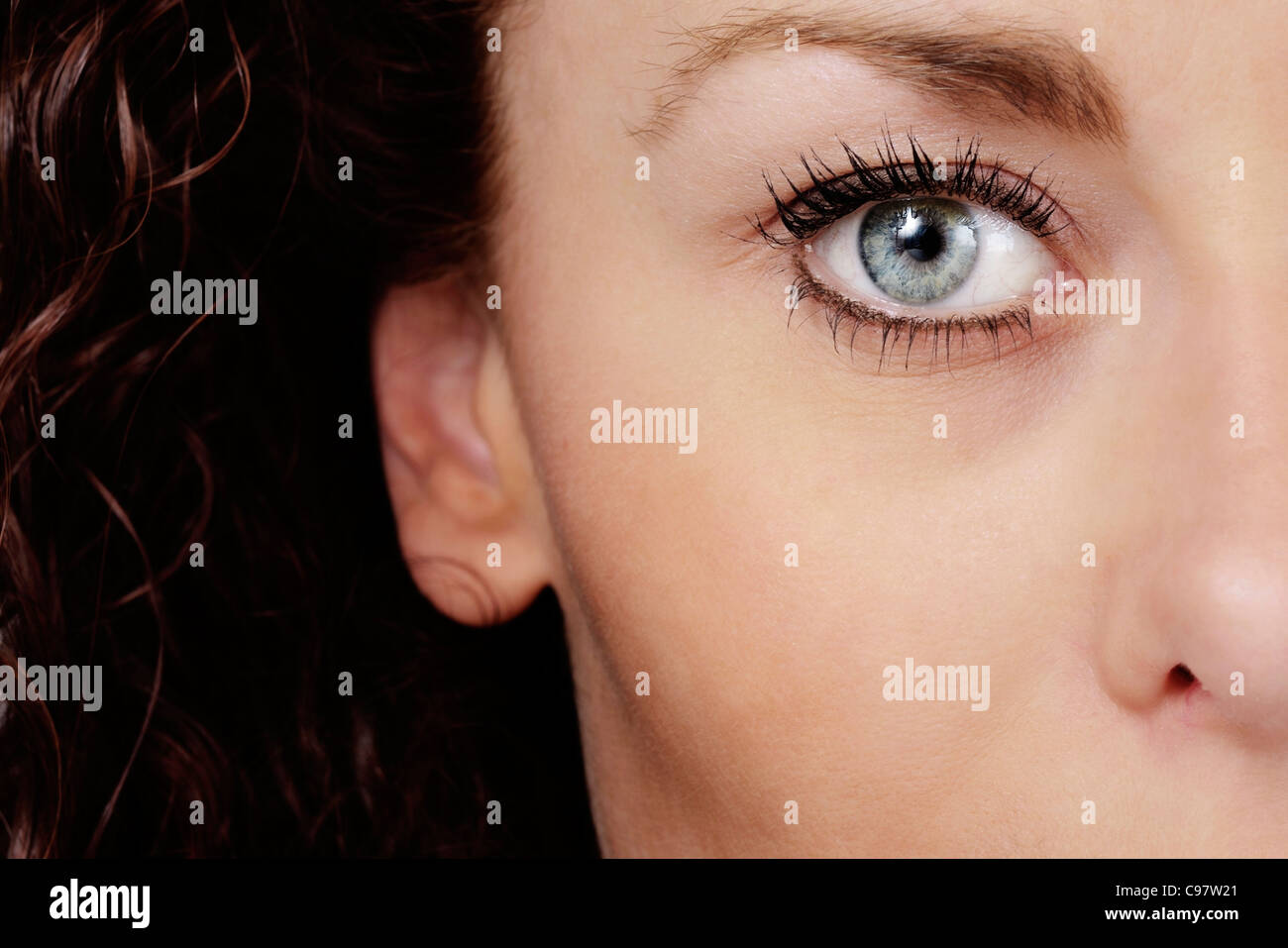 Close up dei womans eye shot in studio Foto Stock