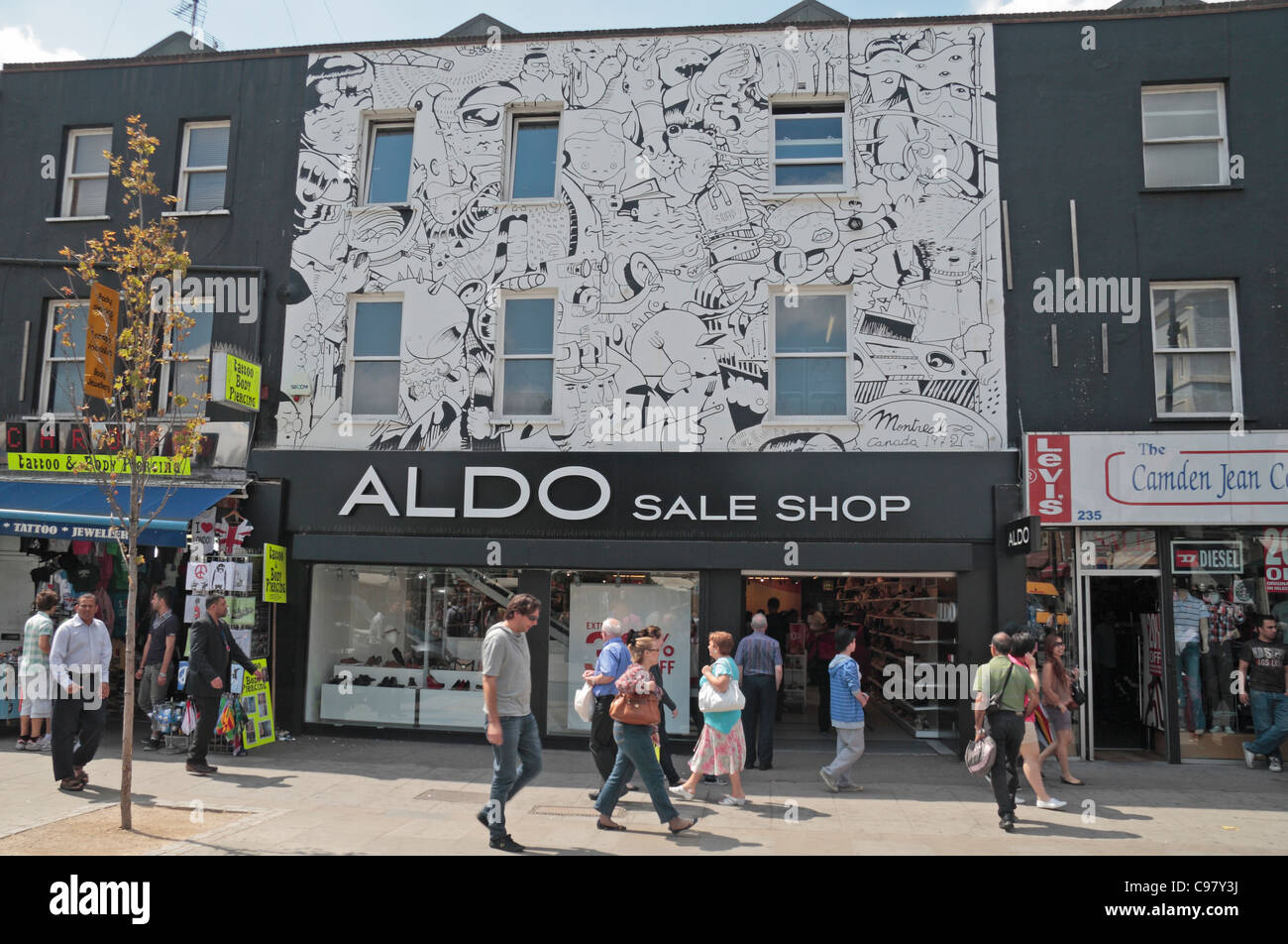 Il Aldo vendita Shop (moda) su Camden High Road, vicino a Camden Market, in Camden Town, Londra, Regno Unito Foto Stock
