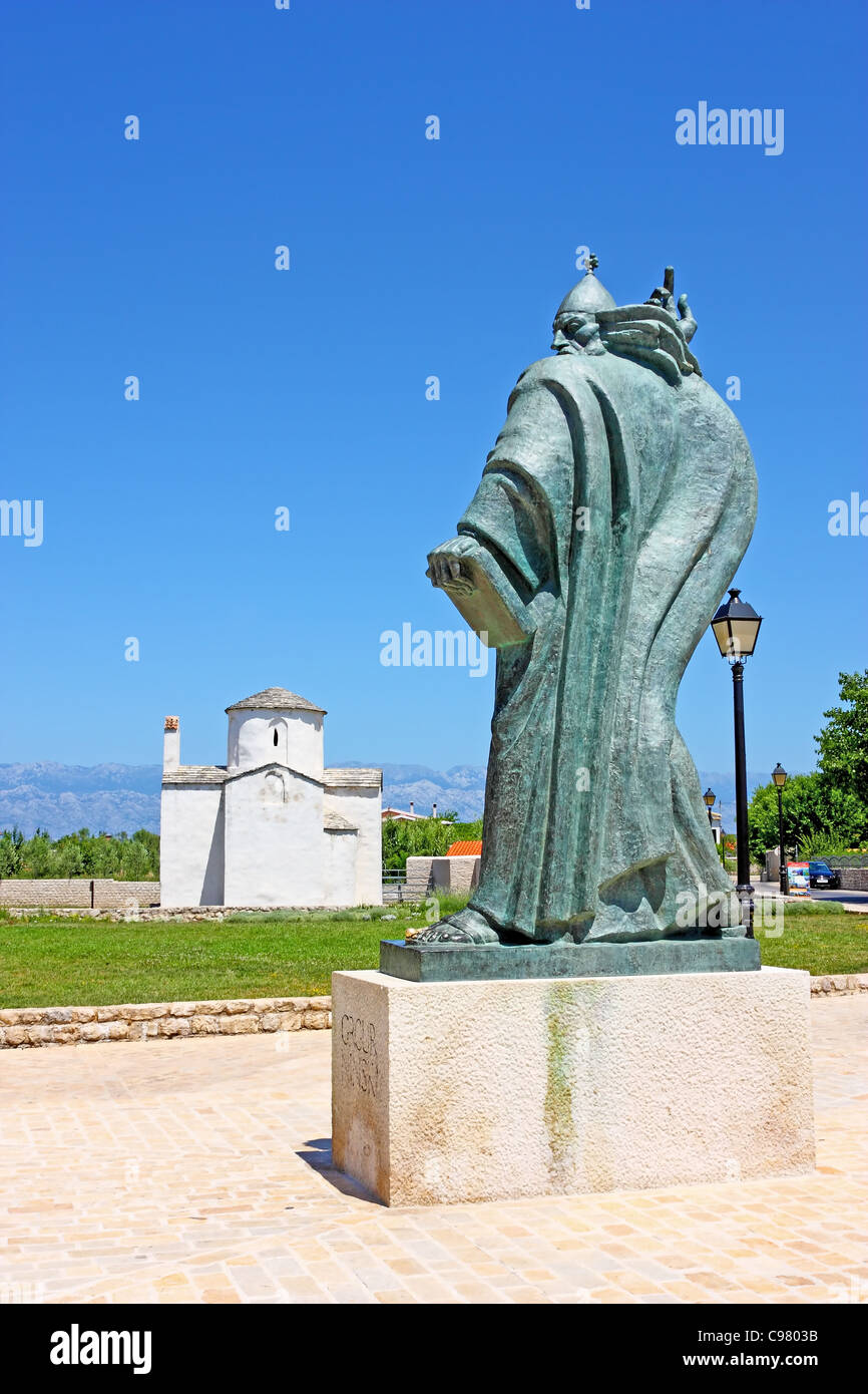 Chiesa di Santa Croce dal IX secolo e la statua del vescovo Gregorio di Nin Foto Stock