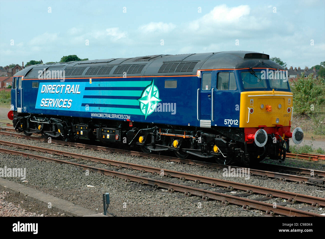 Dirigere i servizi ferroviari Diesel-Electric Loco n. 57012 presso la stazione di York, England, Regno Unito Foto Stock
