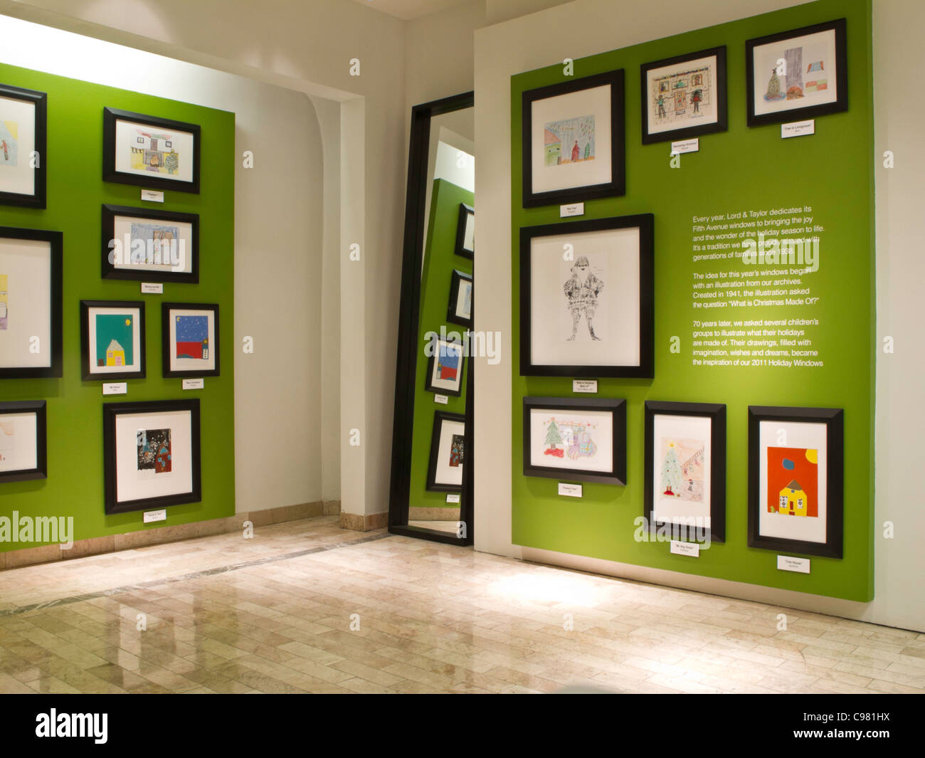 Signore & Taylor Department Store tema vacanze Visualizzazione dei bambini di disegni Foto Stock