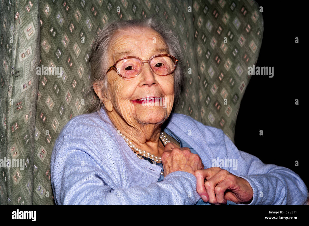 Un anno 97 old Lady per il suo compleanno Foto Stock