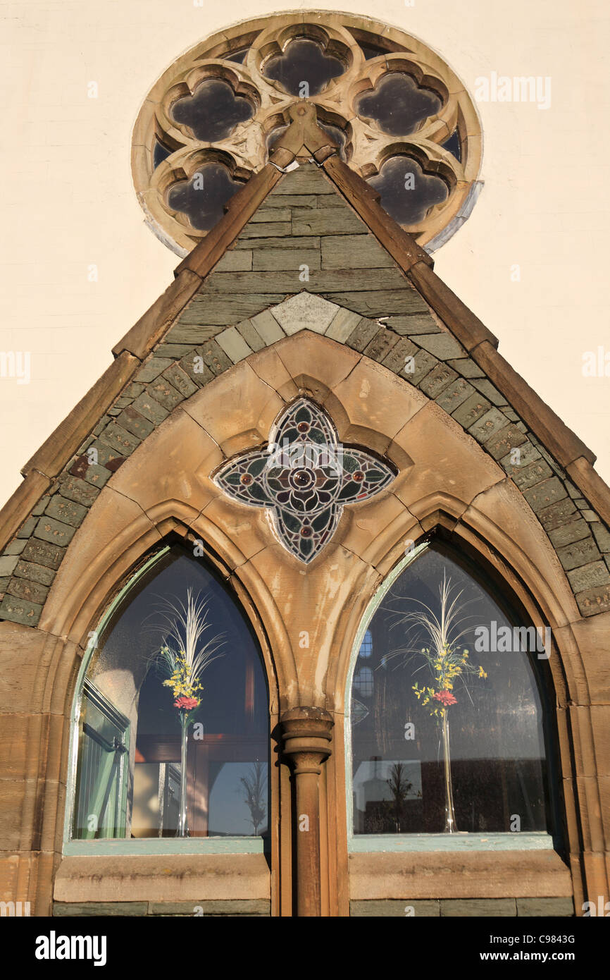 Windows ornati in Lake Road Cappella, Keswick Lake District inglese, Cumbria, Regno Unito Foto Stock