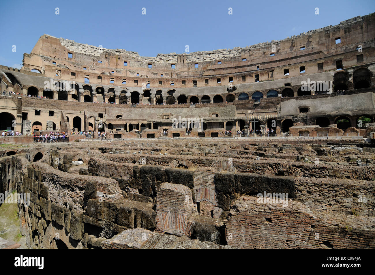 Colosseo romano, all'interno di ampio angolo riprese panoramiche (Italia) Foto Stock