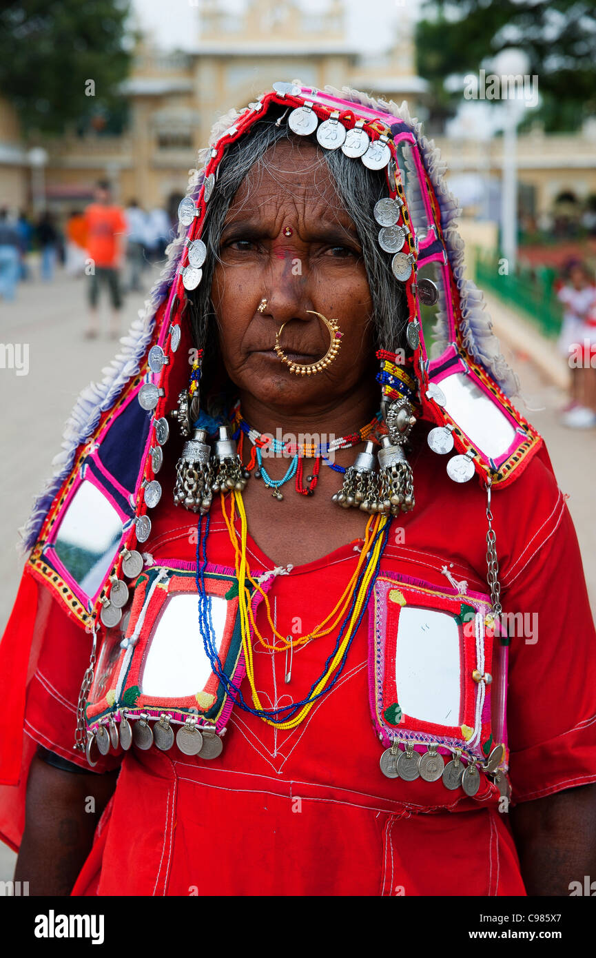 Piena ornata donna indiana a Mysore Palace,lo stato di Karnataka, India Foto Stock