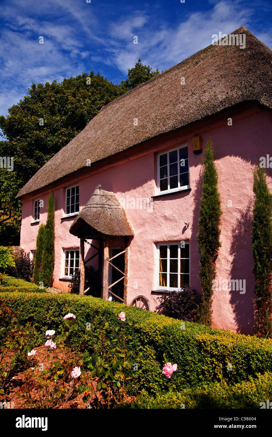 Rose Cottage è una delle più pittoresche case in un affascinante villaggio di Cockington nel Devon, Inghilterra Foto Stock
