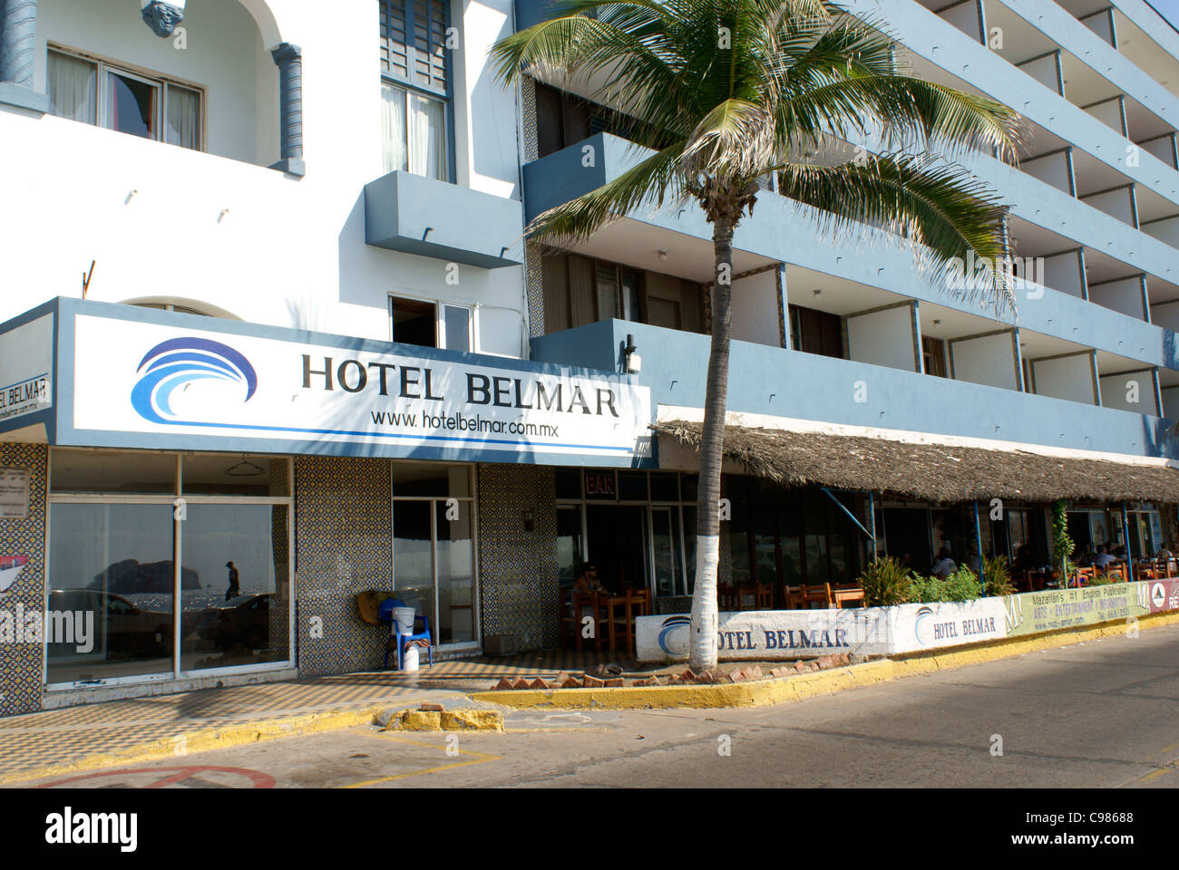 L'hotel Belmar sul Paseo Olas Altas in Old Mazatlan, Sinaloa, Messico Foto Stock