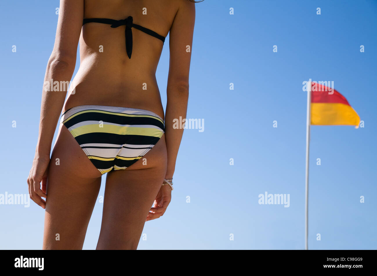 Girl in red bikini sunbathing immagini e fotografie stock ad alta