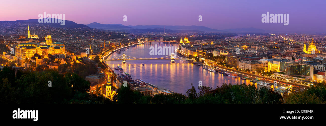 Vista di Budapest di notte Foto Stock