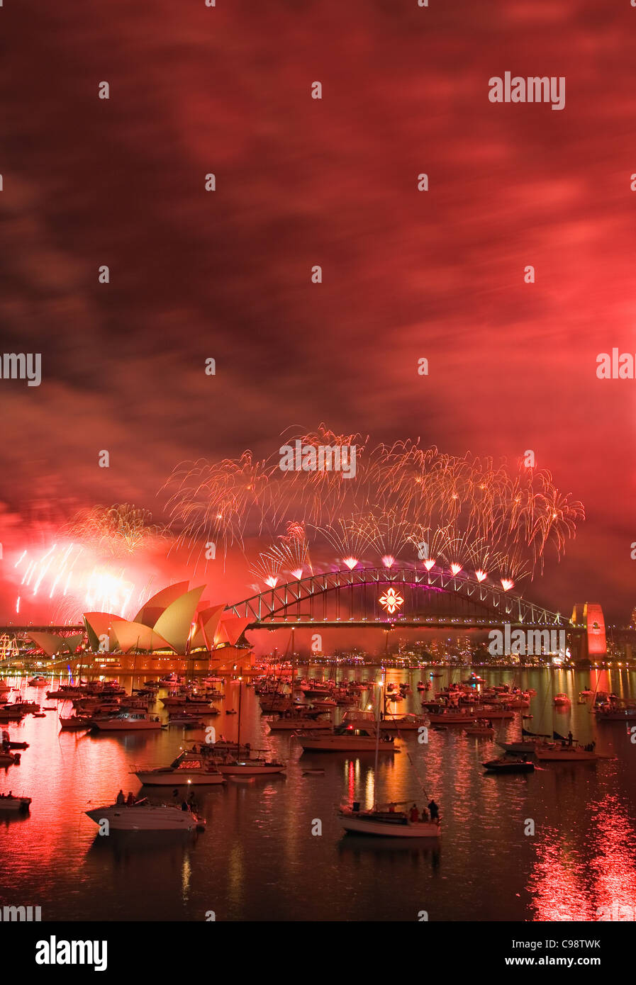 Capodanno fuochi d'artificio su Sydney Harbour. Sydney, Nuovo Galles del Sud, Australia Foto Stock