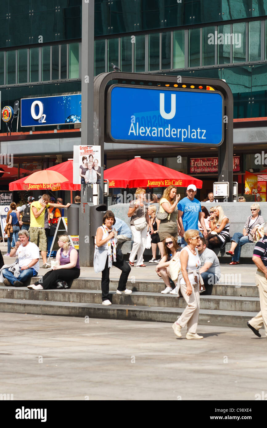 La stazione della metropolitana segno su Alexanderplatz. Berlino, Germania. Foto Stock