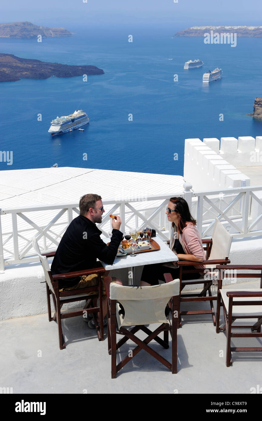 Enoteca ristorante Santorini Isola Grecia crociera Mediterraneo egeo Foto Stock