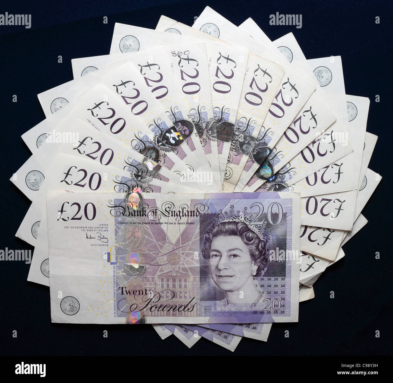 £380 in un fan di £20 Note Foto Stock