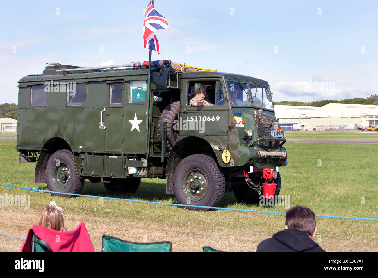 Bedford qlr 1943 nel veicolo militare parade presso dunsfold le ali e le ruote 2011, surrey, Regno Unito Foto Stock