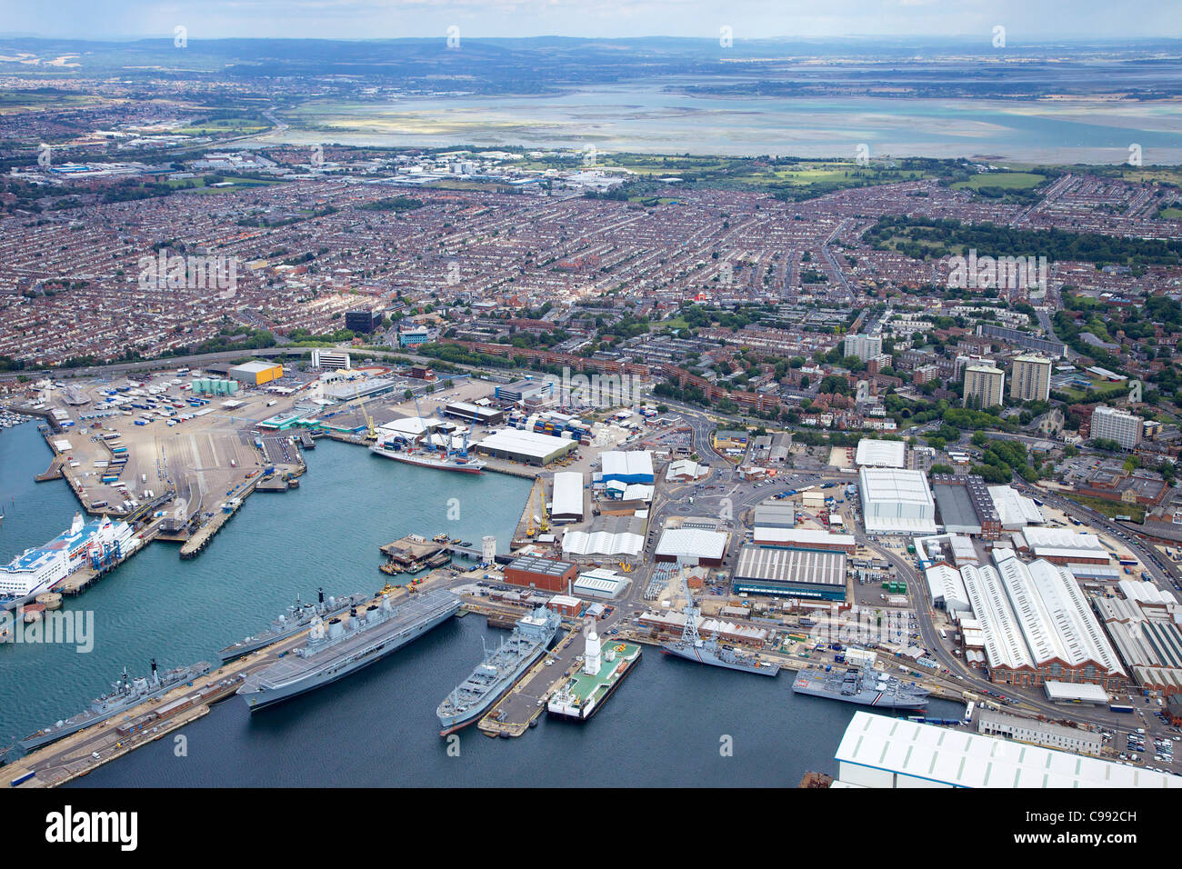 Foto aerea di HMNB Portsmouth, Solent, south coast, Hampshire, Inghilterra, UK, Regno Unito, GB Gran Bretagna, Isole britanniche, Foto Stock