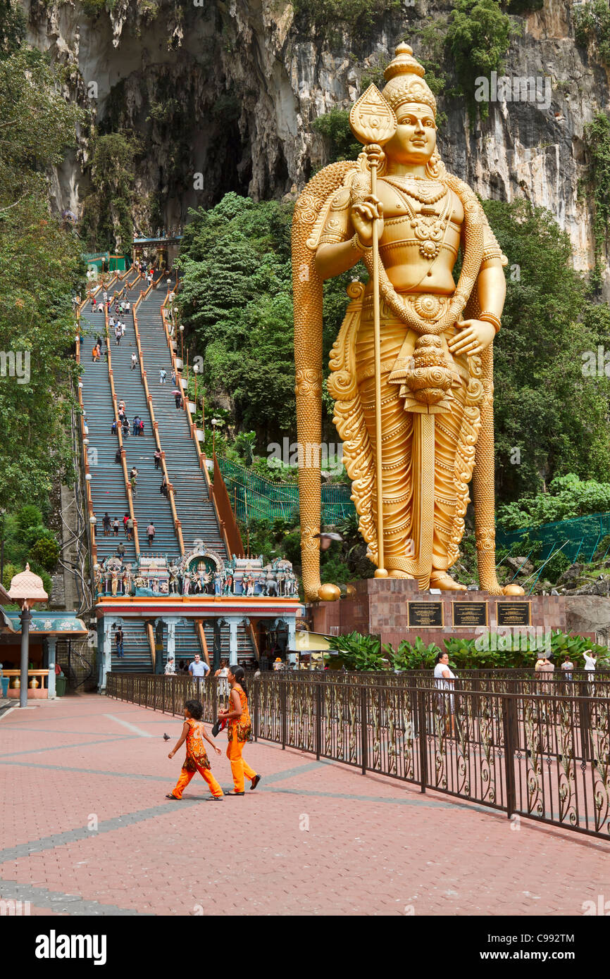 La statua di Subrahmanya e le fasi a Grotte Batu, Kuala Lumpur. Foto Stock