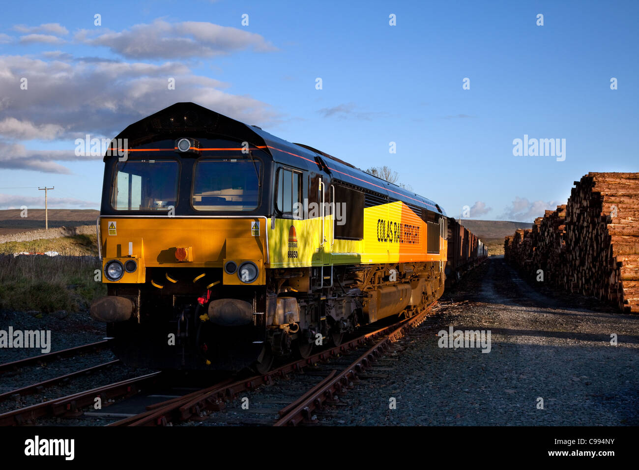 Cole del trasporto ferroviario di merci, 66850 assale sei elettrica diesel locomotiva merci British Rail Class 59, Ingleton, North Yorkshire, Regno Unito Foto Stock