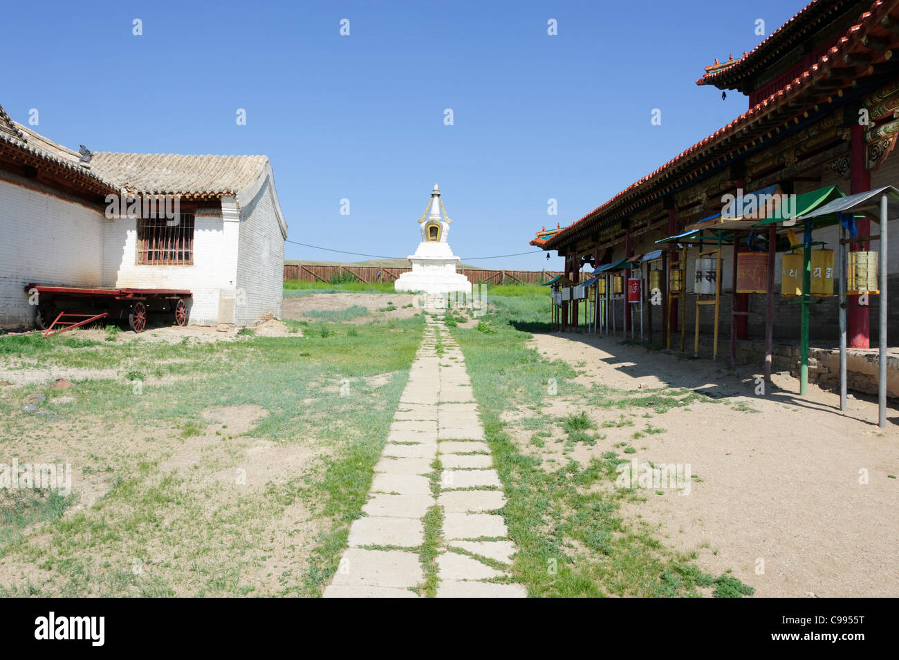 Corte interna del monastero Shankh (khiid) e suoi stupa, Mongolia Foto Stock