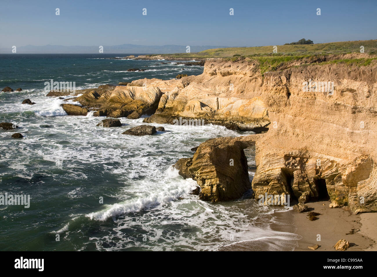 CALIFORNIA - costa frastagliata visto dal Bluff Trail nel Montana de Oro parco dello stato. Foto Stock