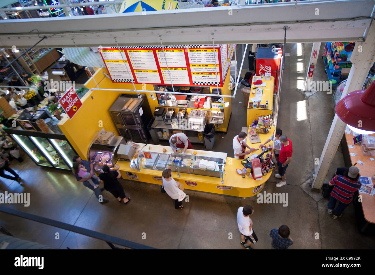 Barry's New York Deli all'interno del Nord Mercato Mercato pubblico in Columbus, Ohio. Foto Stock