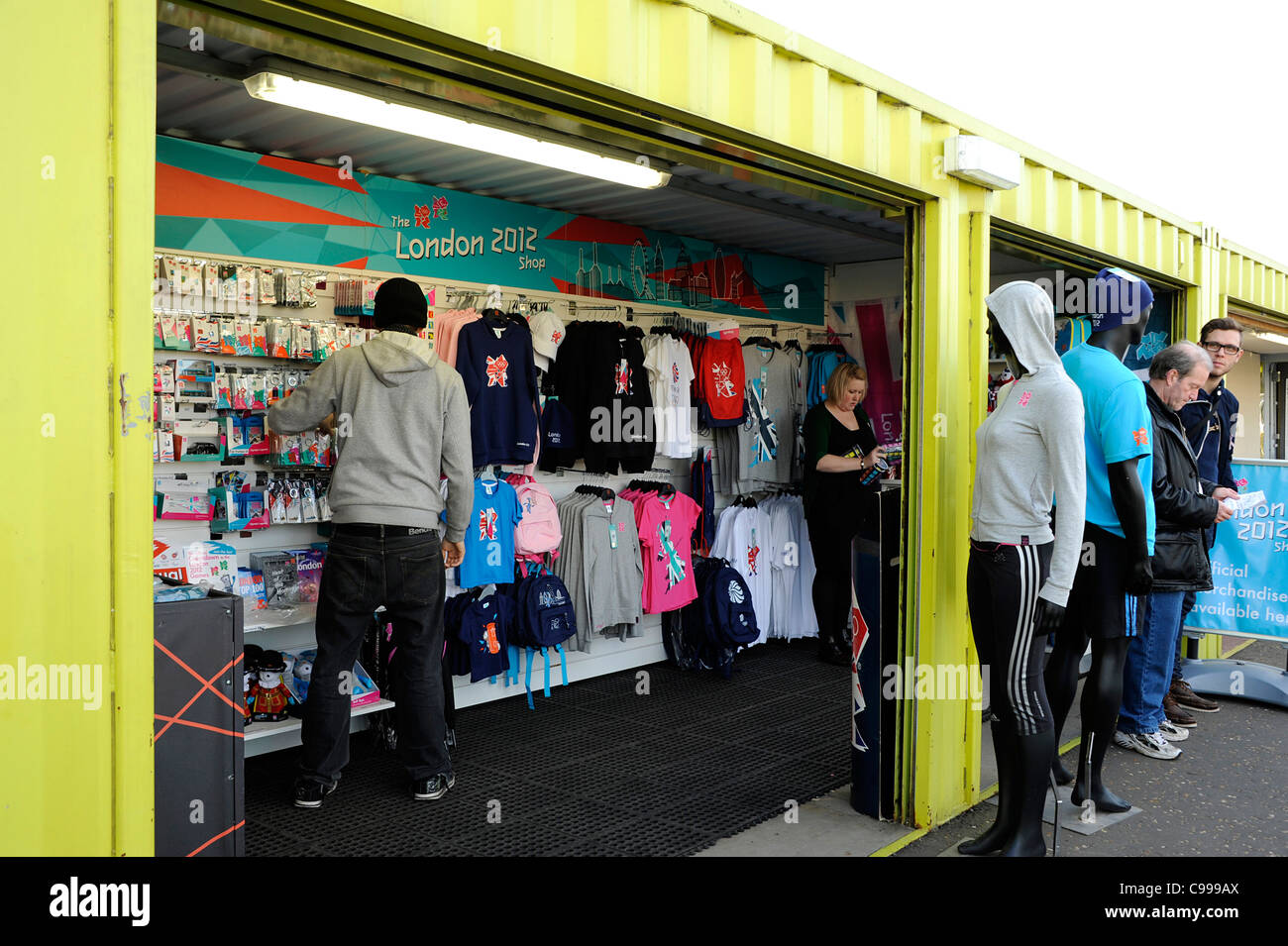 Il London 2012 Olympic Shop sulla Olympic Park area di visualizzazione. Foto Stock