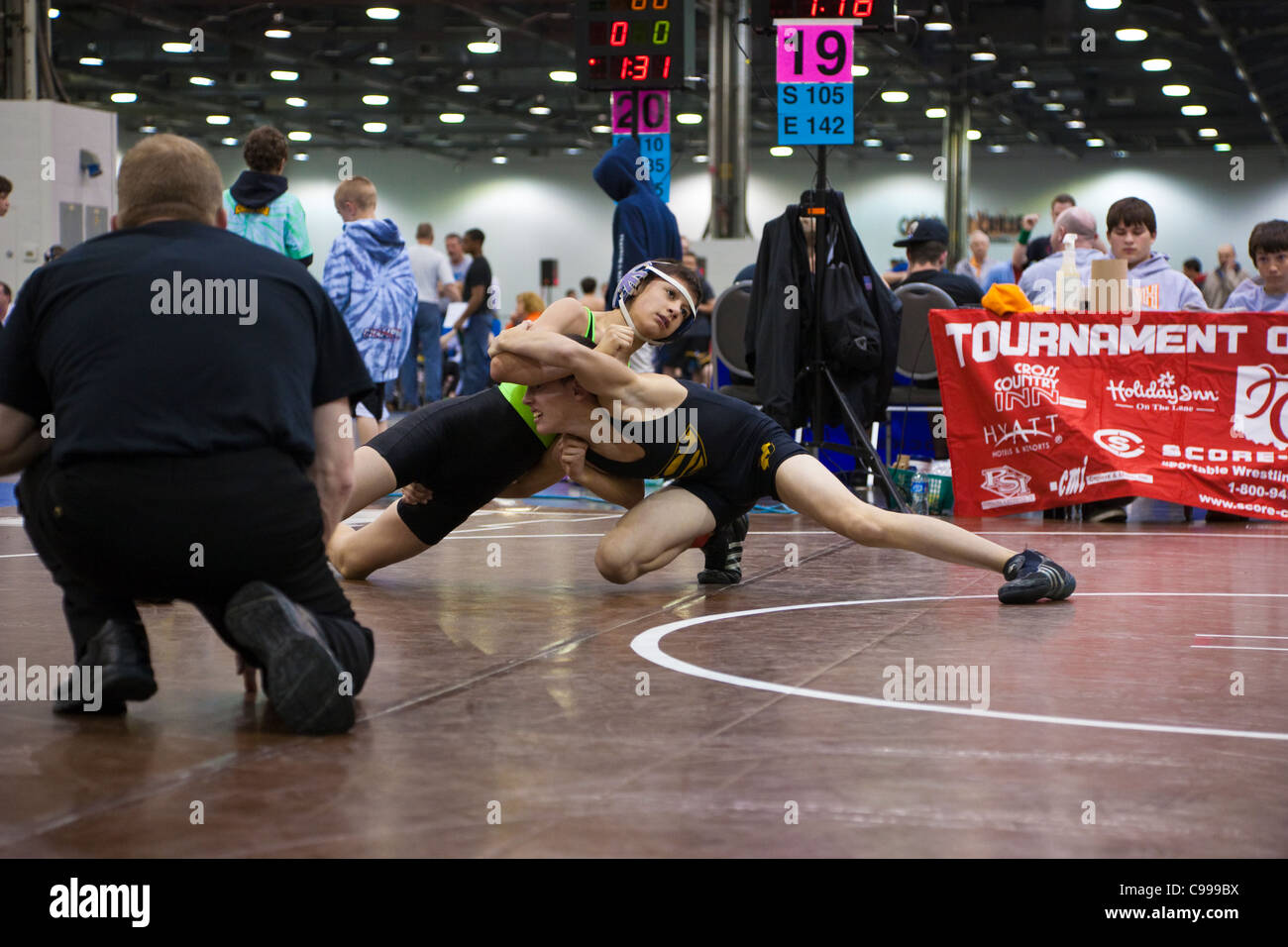 Il torneo dei campioni di wrestling amatoriale concorrenza in Columbus, Ohio. Foto Stock