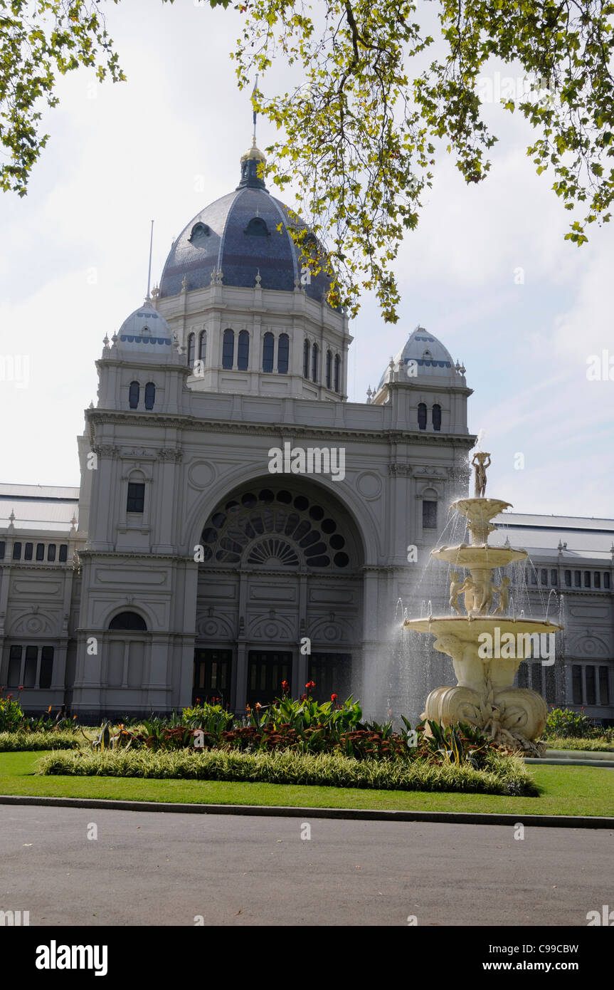 Un sito patrimonio dell'umanità è il Royal Exhibition Building nei Carlton Gardens di Melbourne, Australia Foto Stock