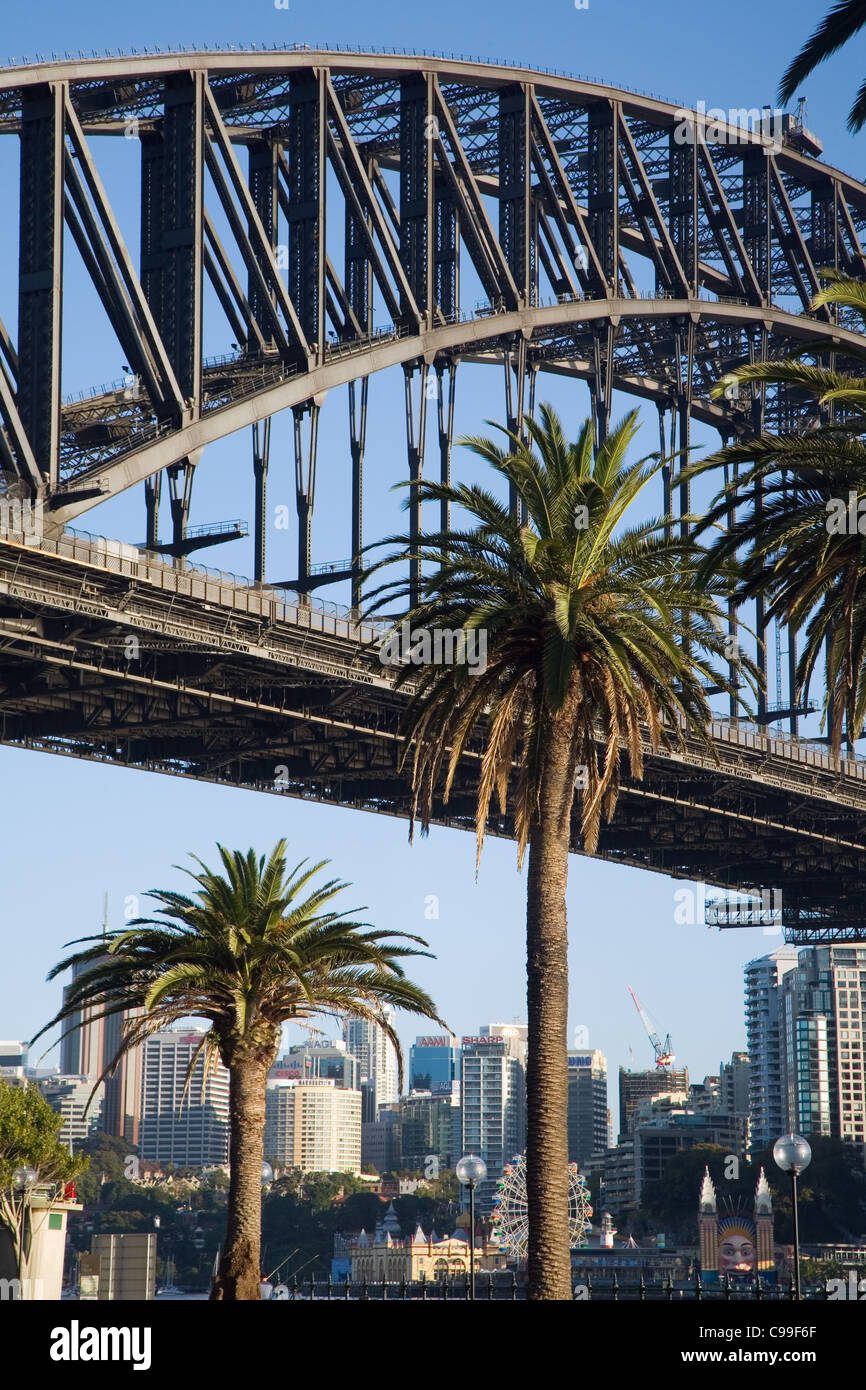 Vista del Ponte del Porto di Sydney da Dawes Point Reserve. Le rocce, Sydney, Nuovo Galles del Sud, Australia Foto Stock