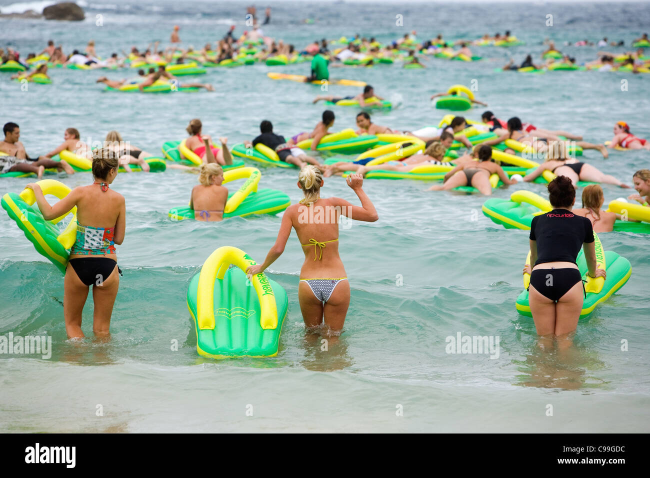 Infradito Havaianas sfida a Bondi Beach. Sydney, Nuovo Galles del Sud, Australia Foto Stock
