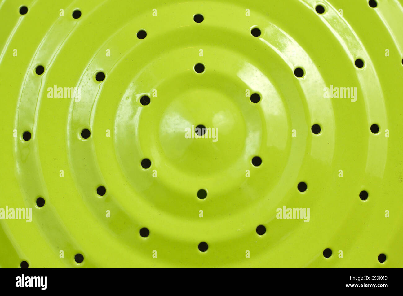 Sprinkler verde isolato su bianco Foto Stock