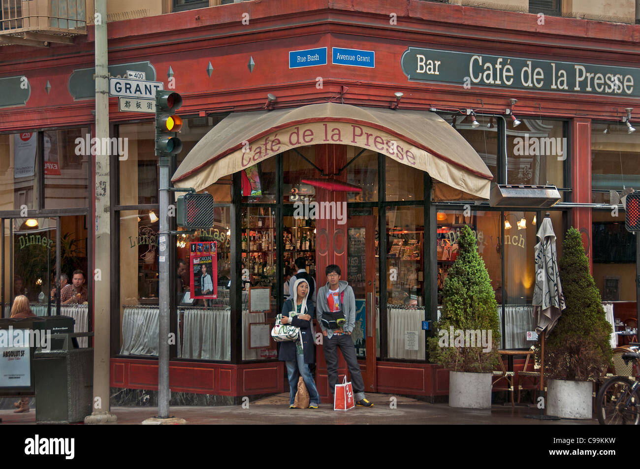 San Francisco Cafe de La Stampa Francese in Francia vicino a Chinatown California USA American Stati Uniti d'America Foto Stock