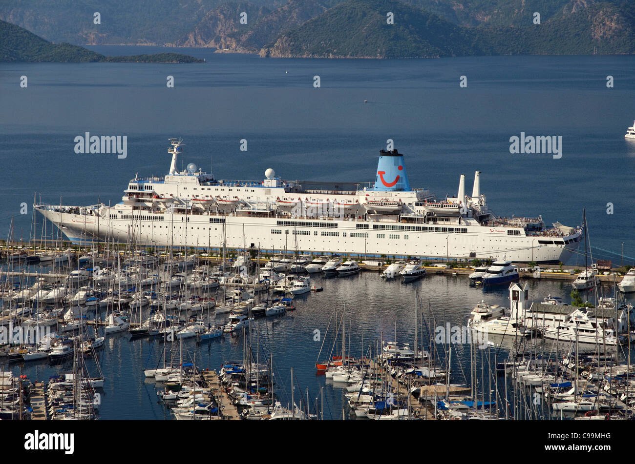 Thomson "celebrazione " nave da crociera a Marmaris cruise port, Mugla, Turchia Foto Stock