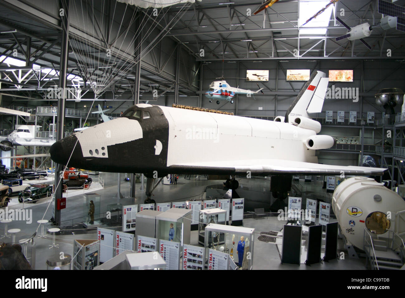 Il russo lo space shuttle "Buran' OK-GLI presso il Technikmuseum, Speyer, Renania-Palatinato, Germania Foto Stock