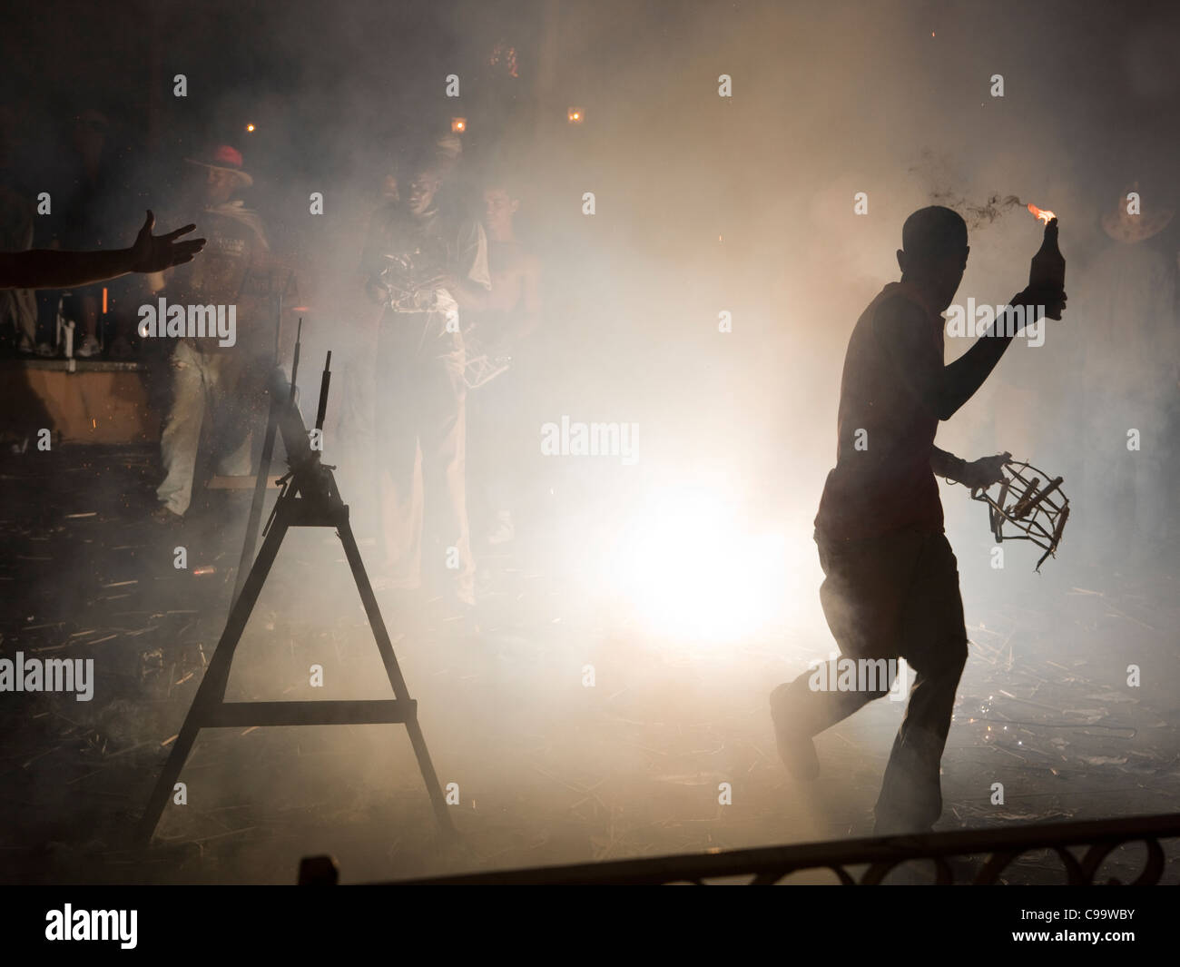 Las Parrandas de Remedios, Remedios, Cuba, la vigilia di Natale. Celebrazioni andare avanti tutta la notte con la quantità infinita di fuochi d'artificio Foto Stock