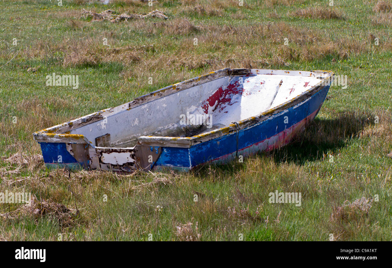 Small wooden boat outboard motor immagini e fotografie stock ad alta  risoluzione - Alamy