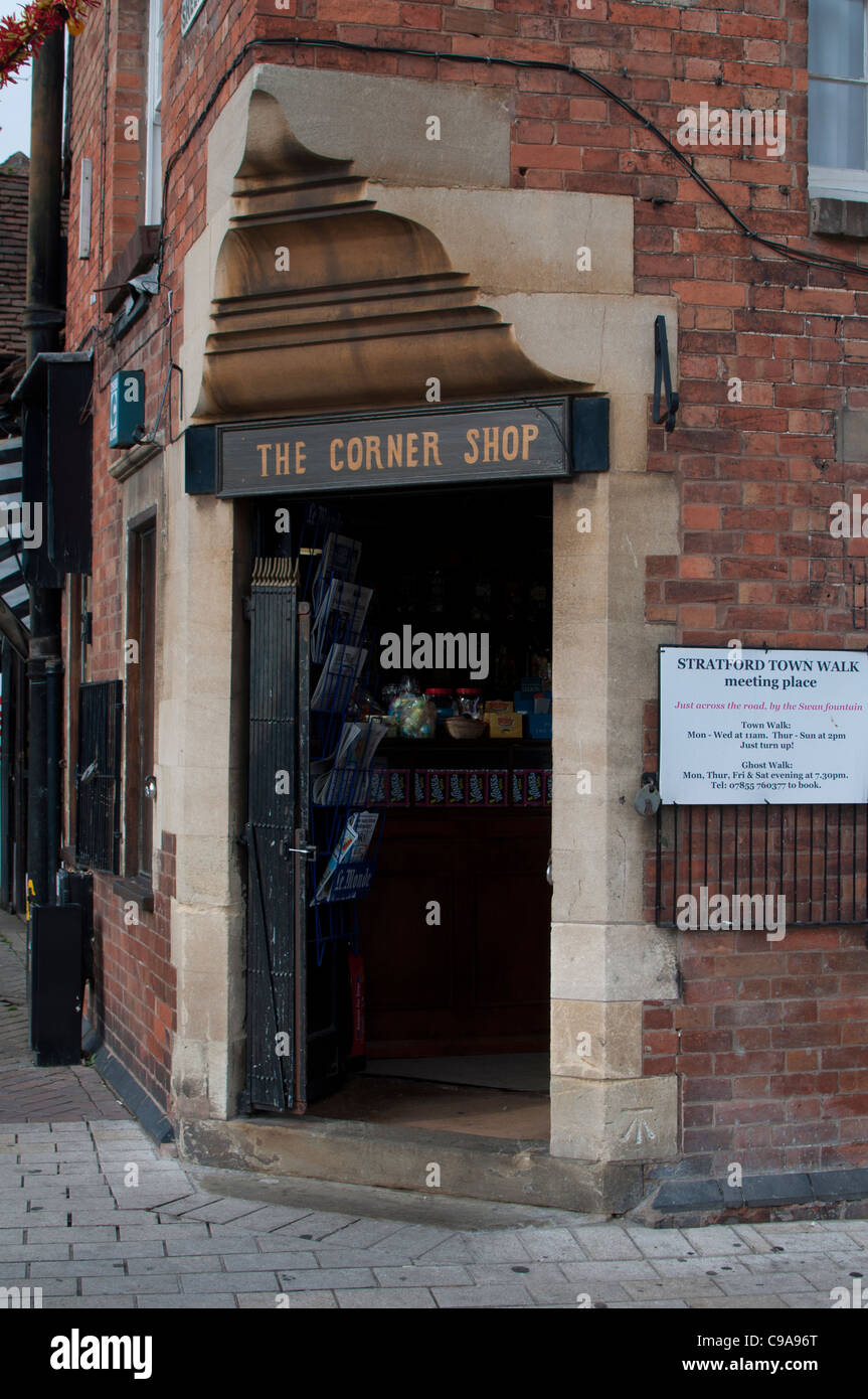 L'angolo Shop, Waterside, Stratford-upon-Avon, England, Regno Unito Foto Stock