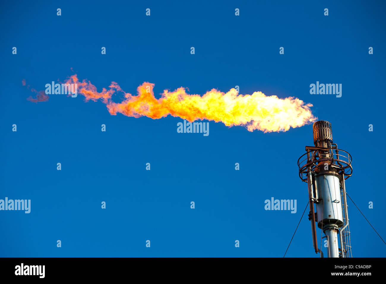 Svasatura off gas alla flotta terminale petrolifero sull isola di flotta nelle Orkney's Scozia, Regno Unito. Foto Stock