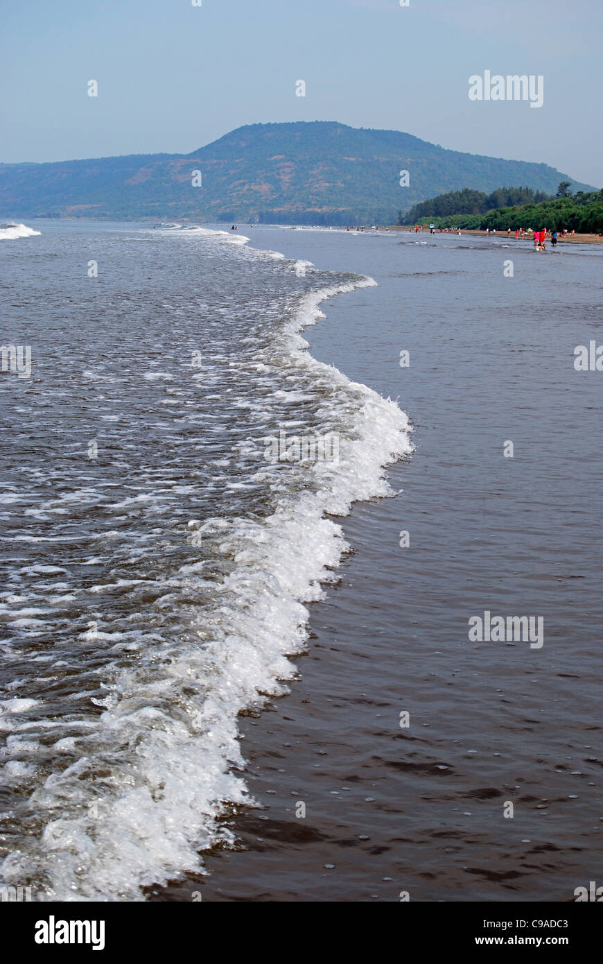 Le onde del mare presso la spiaggia Diveagar, Konkan Foto Stock