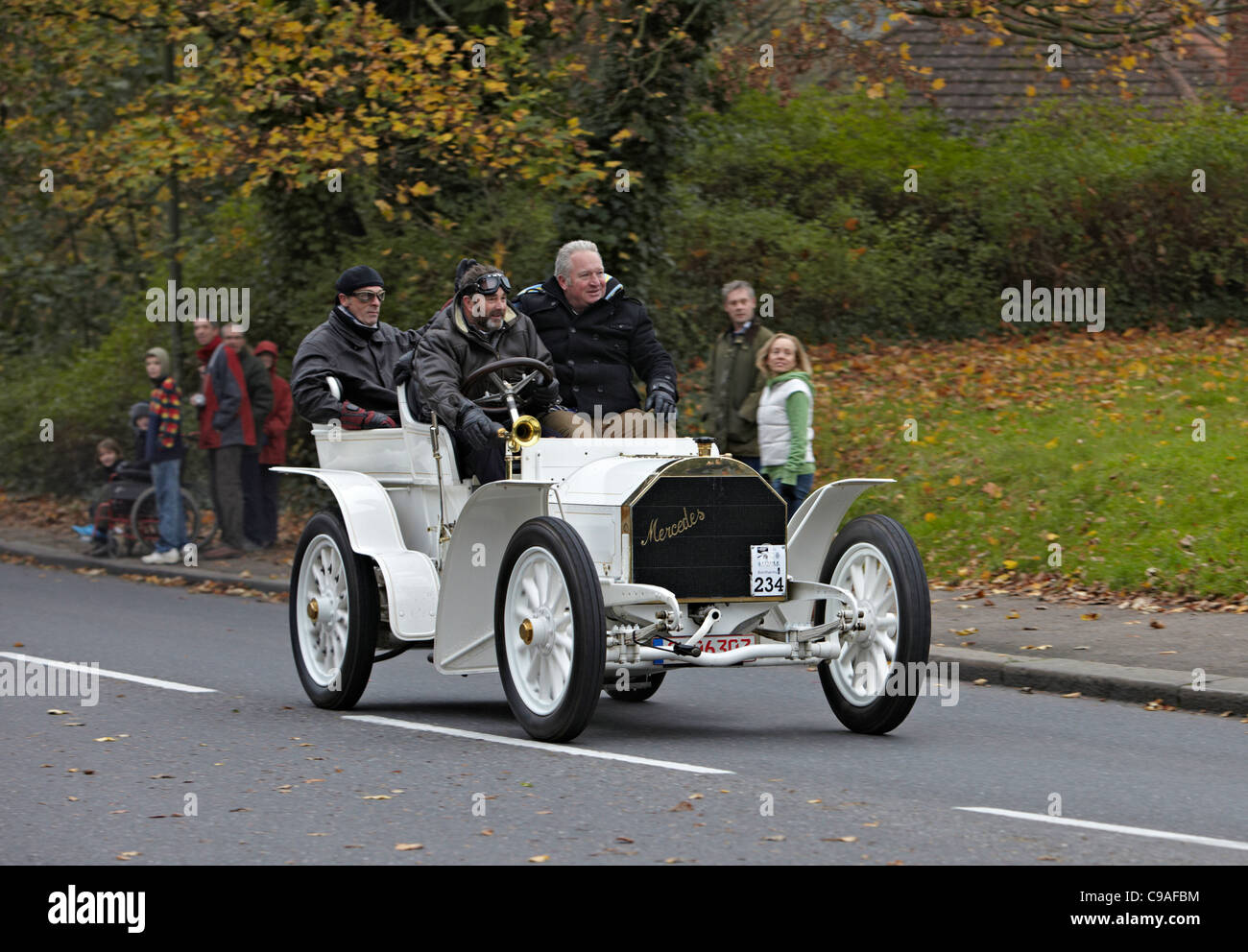 1902 Mercedes Benz Nigel Mansell la guida nel 2011 Londra Brighton Veteran car run Foto Stock