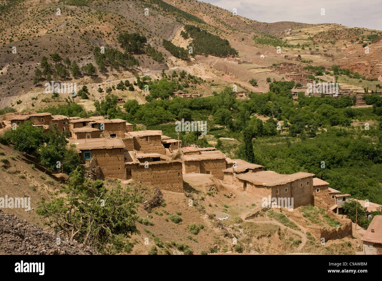 Una vista di un villaggio Berbero in Alto Atlante Marrakech marocco Nord Africa Foto Stock