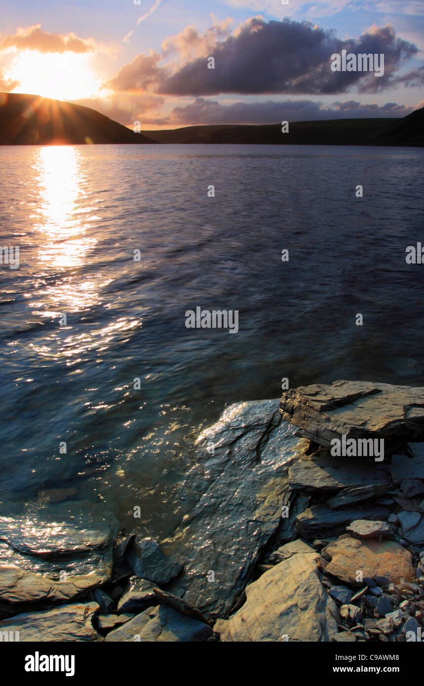 Tramonto sul serbatoio Claerwen, Elan Valley, POWYS, GALLES, Europa Foto Stock