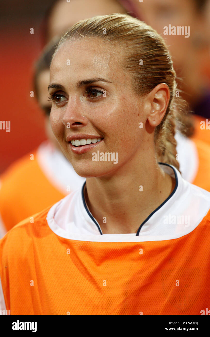 Heather muffole degli Stati Uniti sul banco del team prima di un 2011 FIFA Coppa del Mondo Donne Group C match contro la Svezia. Foto Stock